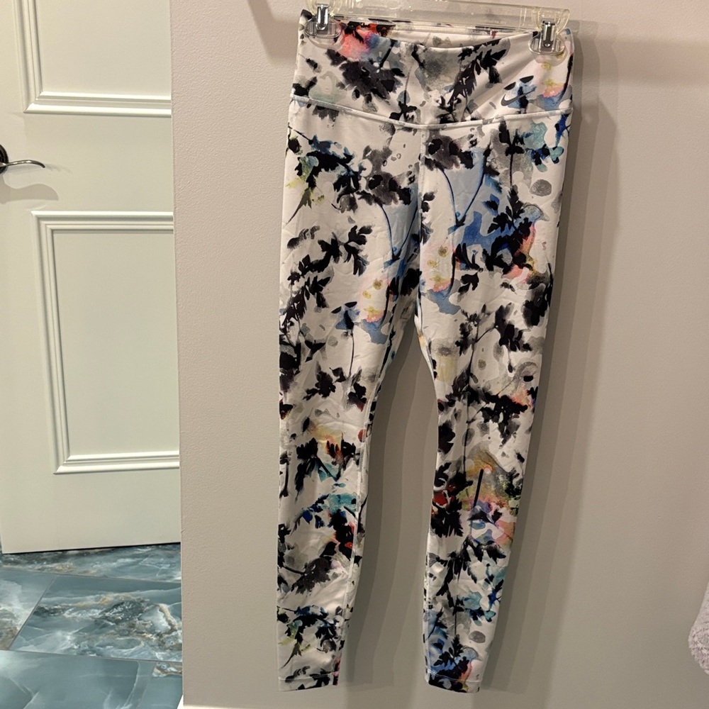 Nike Dri-Fit Floral Patterned Leggings